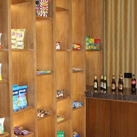 Holiday Inn - Quito Airport By Ihg Tababela Εξωτερικό φωτογραφία A typical vending machine in a Japanese hotel