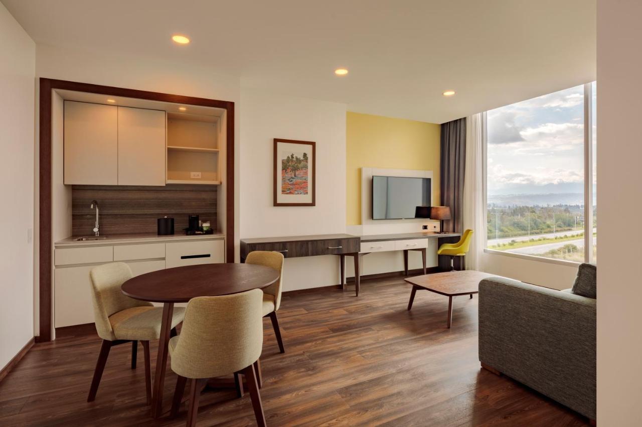 Holiday Inn - Quito Airport By Ihg Tababela Εξωτερικό φωτογραφία Suite