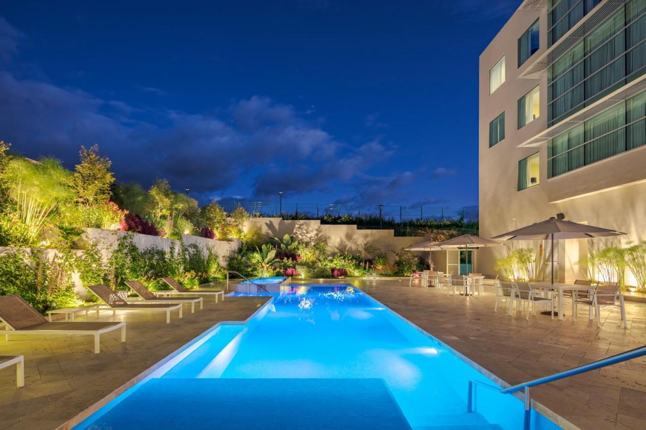 Holiday Inn - Quito Airport By Ihg Tababela Εξωτερικό φωτογραφία The swimming pool at the hotel