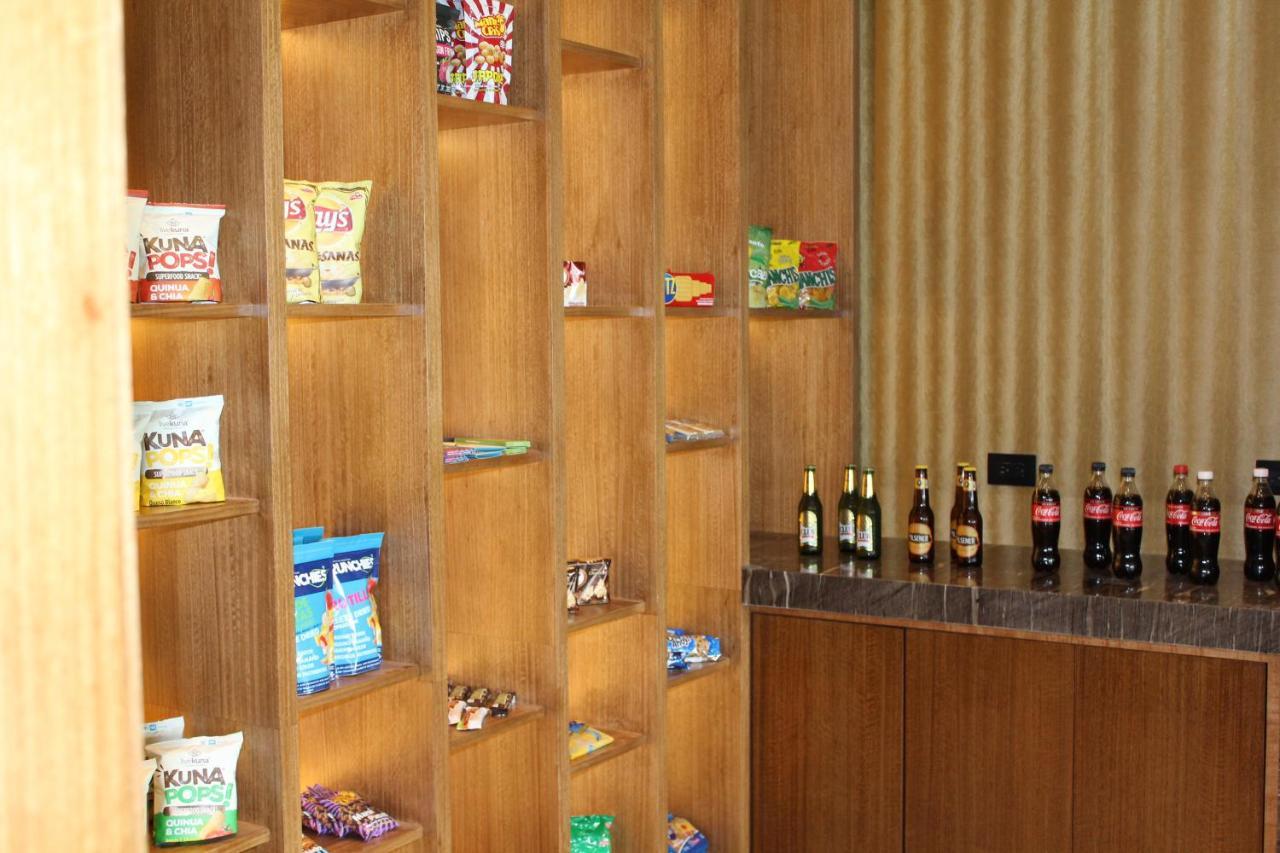 Holiday Inn - Quito Airport By Ihg Tababela Εξωτερικό φωτογραφία A typical vending machine in a Japanese hotel